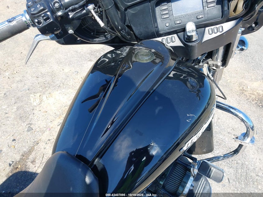 2016 HARLEY-DAVIDSON FLHX STREET GLIDE 1HD1KBM18GB635252