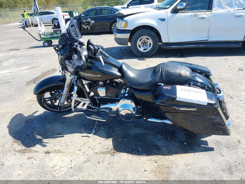 2016 HARLEY-DAVIDSON FLHX STREET GLIDE 1HD1KBM18GB635252