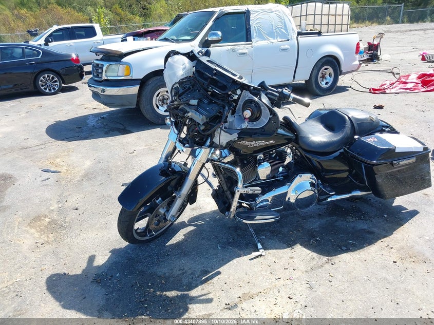 2016 HARLEY-DAVIDSON FLHX STREET GLIDE 1HD1KBM18GB635252