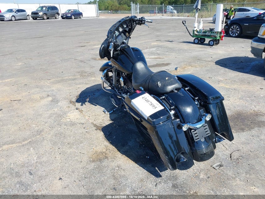 2016 HARLEY-DAVIDSON FLHX STREET GLIDE 1HD1KBM18GB635252