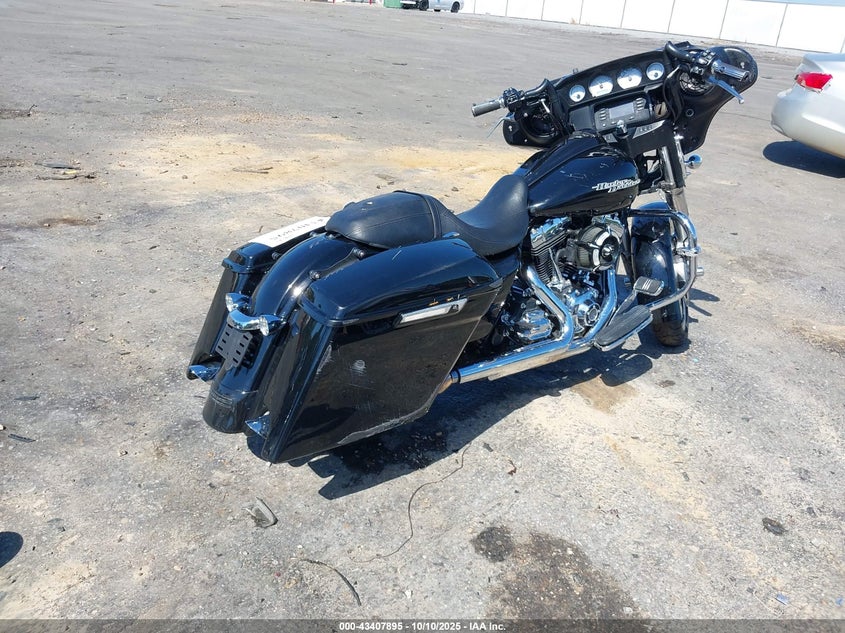 2016 HARLEY-DAVIDSON FLHX STREET GLIDE 1HD1KBM18GB635252
