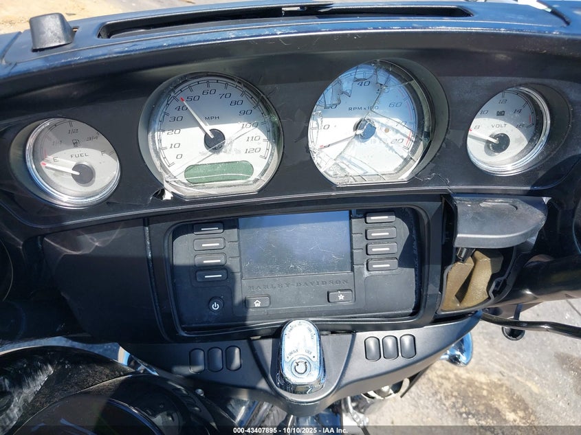 2016 HARLEY-DAVIDSON FLHX STREET GLIDE 1HD1KBM18GB635252