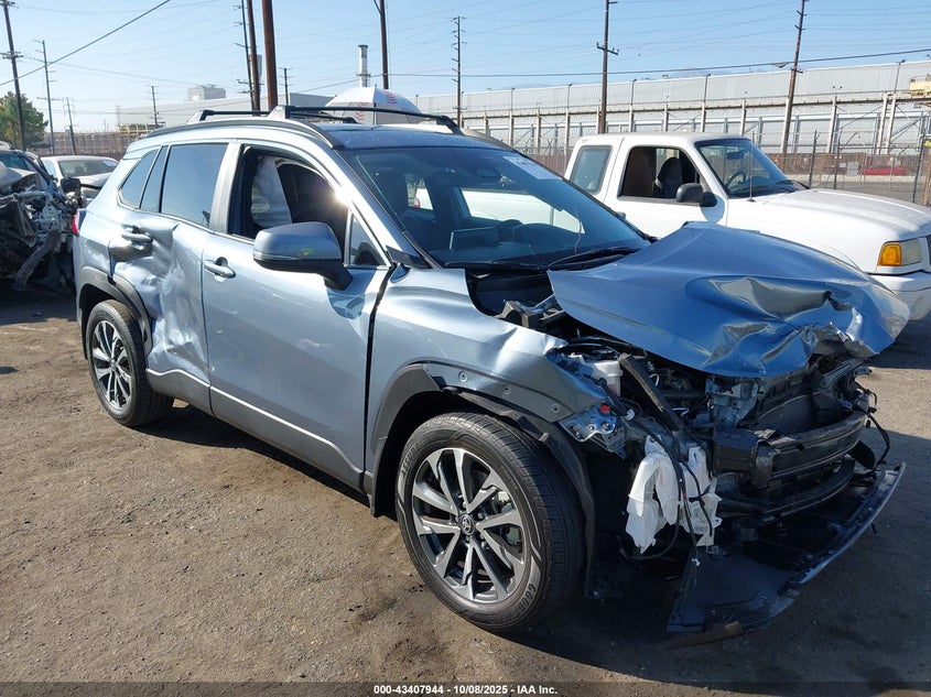 TOYOTA COROLLA CROSS XLE