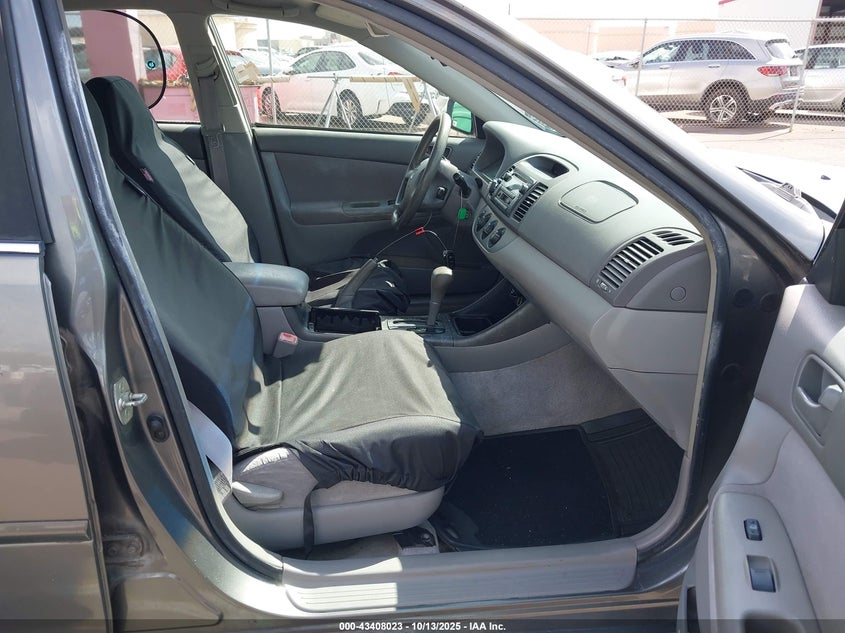 JTDBE32K040296749 2004 TOYOTA CAMRY photo no. 5