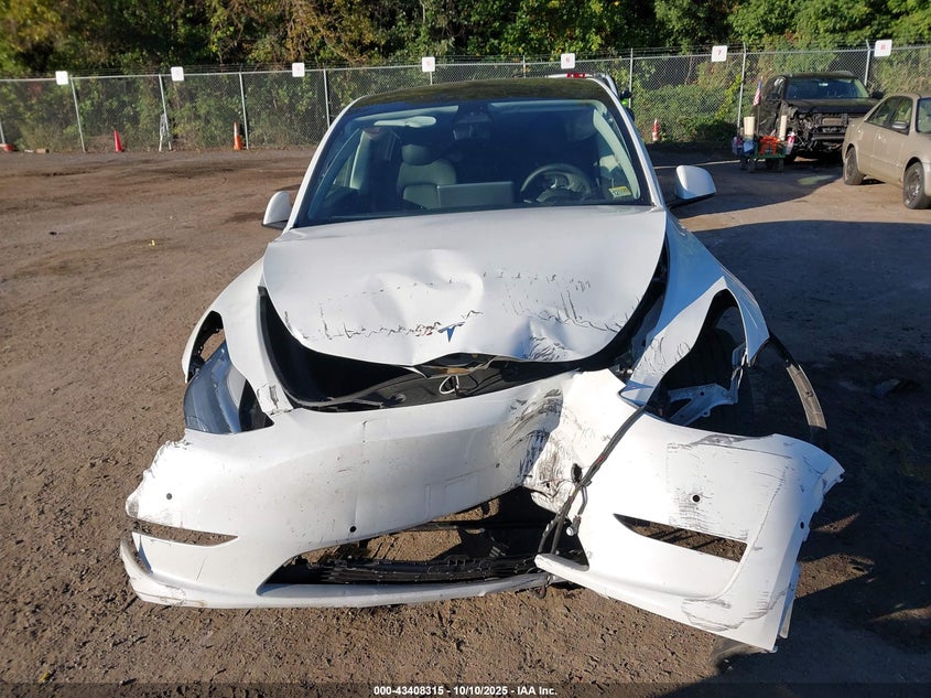 2021 Tesla Model Y Long Range Dual Motor All-Wheel Drive VIN: 5YJYGDEE8MF199767 Lot: 43408315