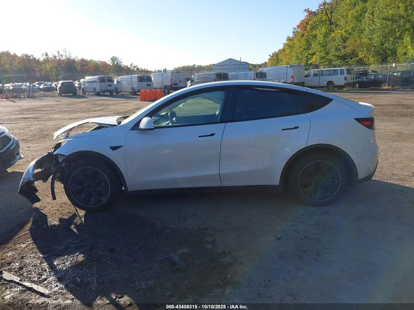 2021 Tesla Model Y Long Range Dual Motor All-Wheel Drive VIN: 5YJYGDEE8MF199767 Lot: 43408315
