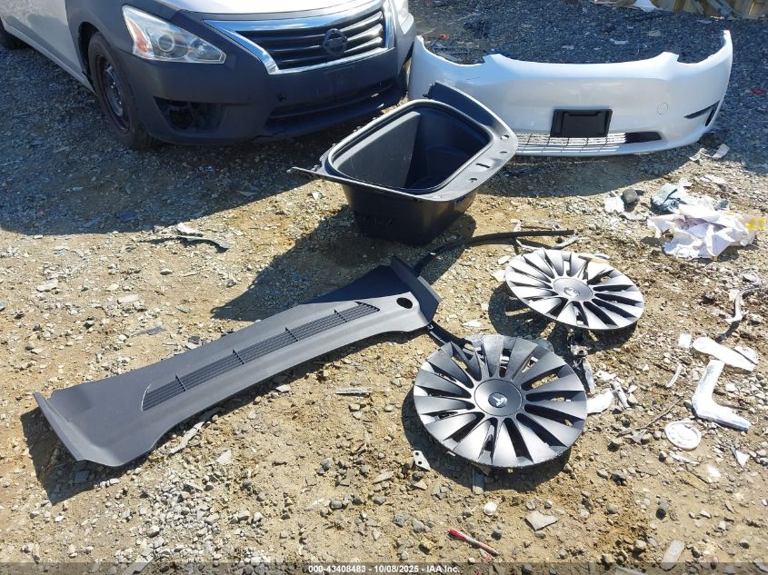 2024 Tesla Model Y Long Range Dual Motor All-Wheel Drive VIN: 7SAYGDEE0RA271052 Lot: 43408483