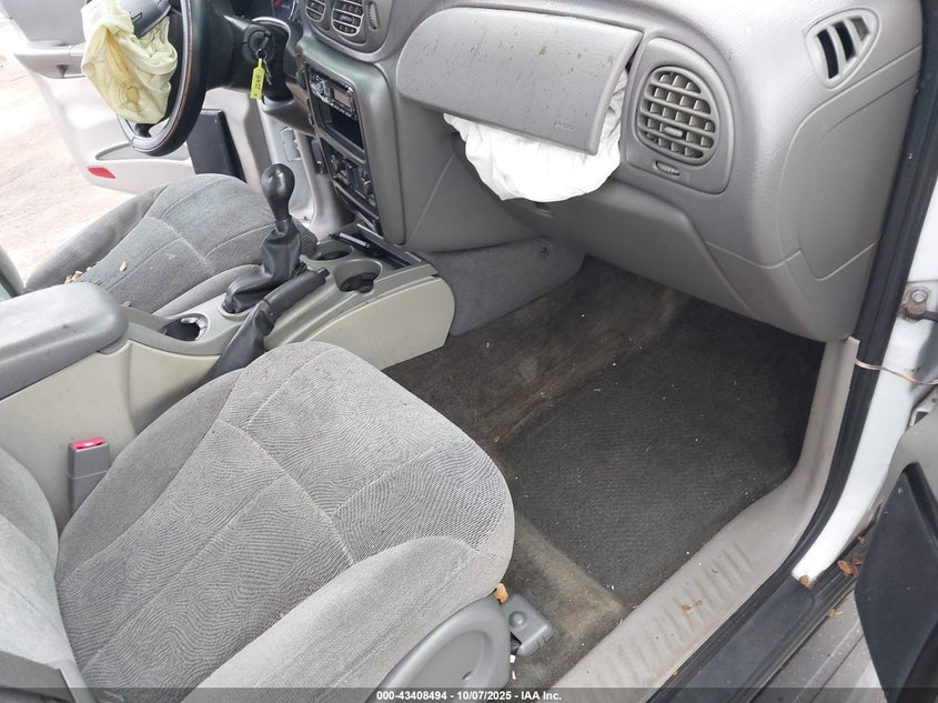 1GNDT13S442100003 2004 CHEVROLET TRAILBLAZER photo no. 5