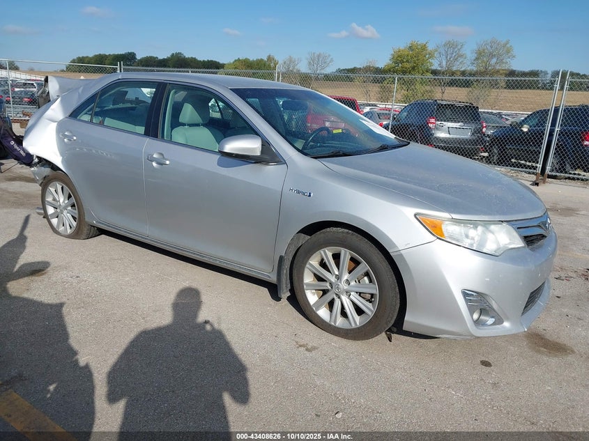 TOYOTA CAMRY HYBRID XLE