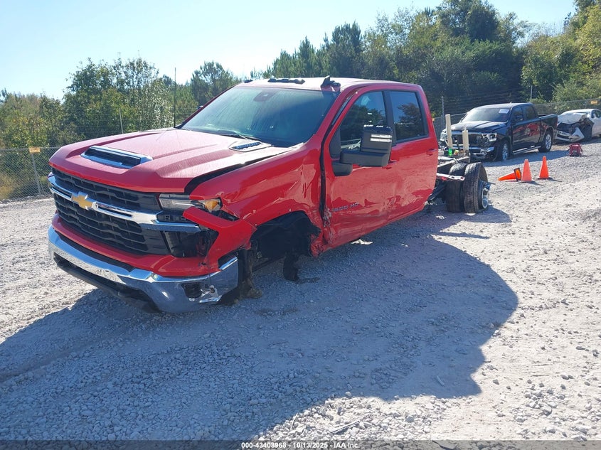 1GB4KTE75SF266086 2025 CHEVROLET SILVERADO photo no. 2