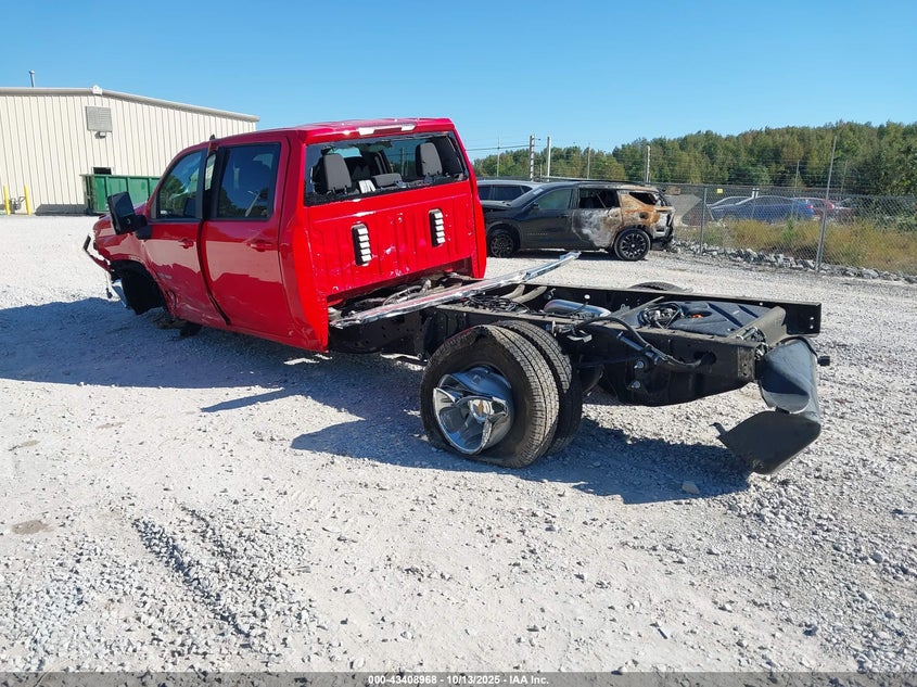 1GB4KTE75SF266086 2025 CHEVROLET SILVERADO photo no. 3