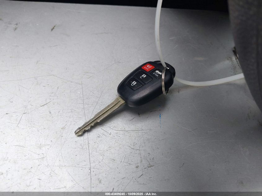 2015 Toyota Corolla Le VIN: 5YFBURHE9FP307585 Lot: 43409245