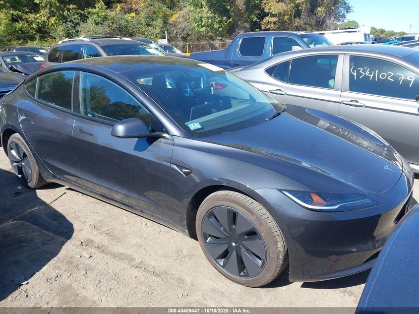 TESLA MODEL 3 LONG RANGE REAR-WHEEL DRIVE