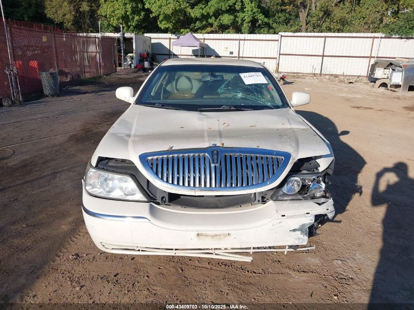 2007 Lincoln Town Car Signature VIN: 1LNHM81V17Y627653 Lot: 43409703