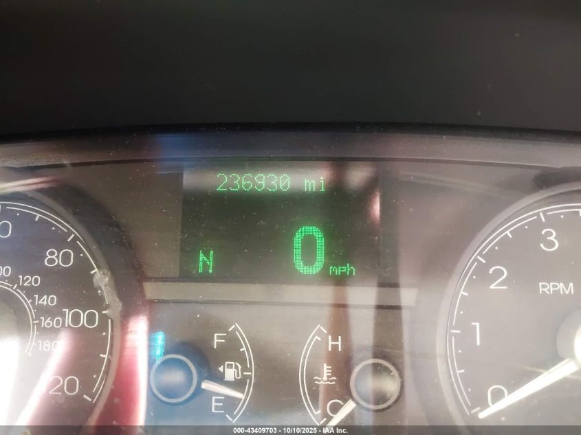 2007 Lincoln Town Car Signature VIN: 1LNHM81V17Y627653 Lot: 43409703