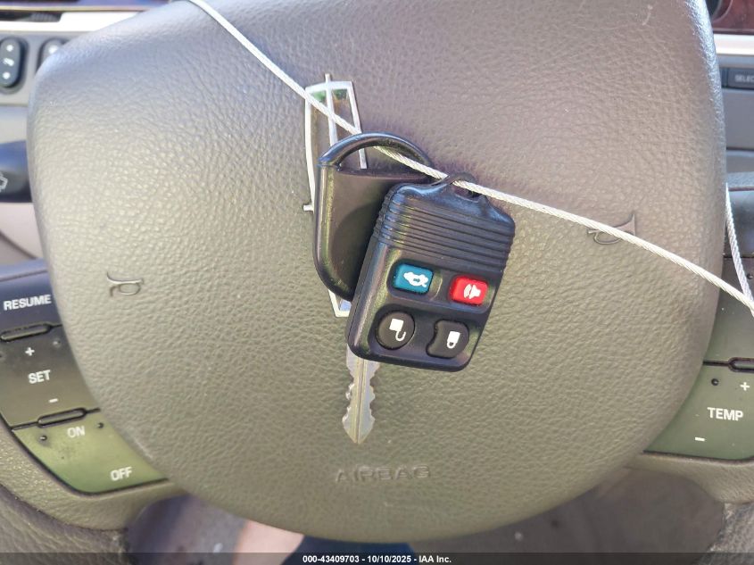 2007 Lincoln Town Car Signature VIN: 1LNHM81V17Y627653 Lot: 43409703