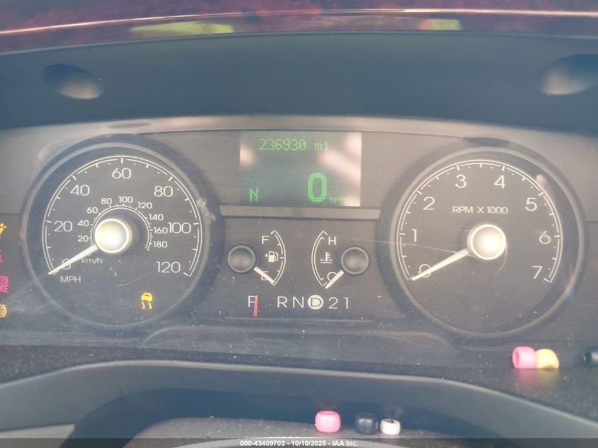 2007 Lincoln Town Car Signature VIN: 1LNHM81V17Y627653 Lot: 43409703