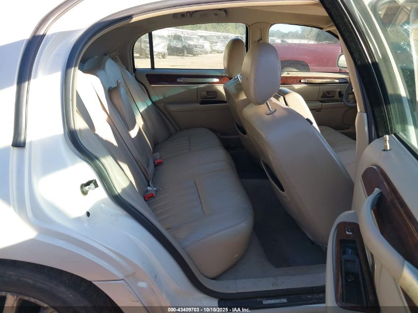 2007 Lincoln Town Car Signature VIN: 1LNHM81V17Y627653 Lot: 43409703