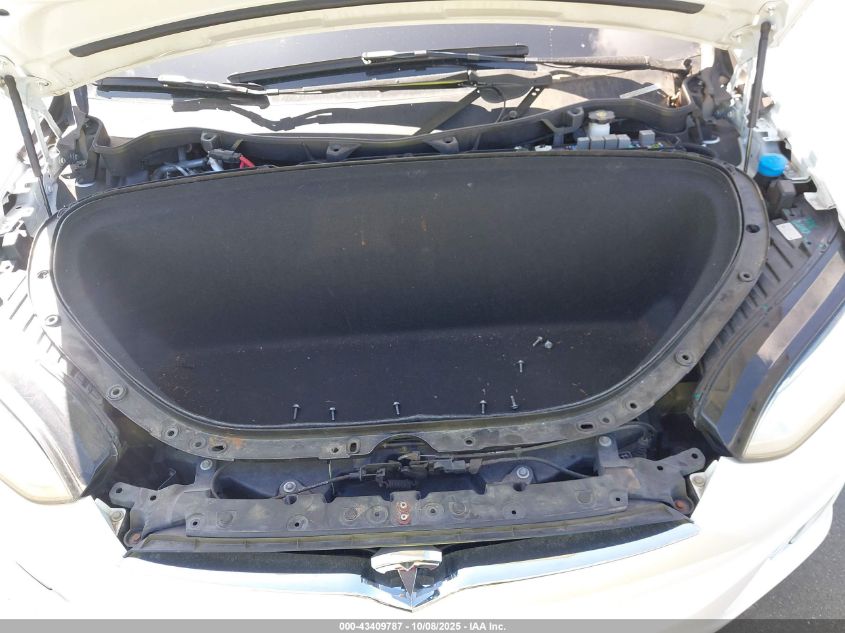 2016 Tesla Model X 60D/70D/75D/90D VIN: 5YJXCAE22GF002463 Lot: 43409787