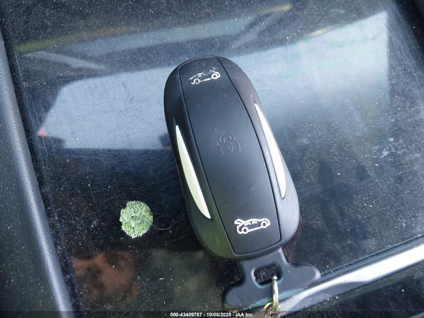 2016 Tesla Model X 60D/70D/75D/90D VIN: 5YJXCAE22GF002463 Lot: 43409787