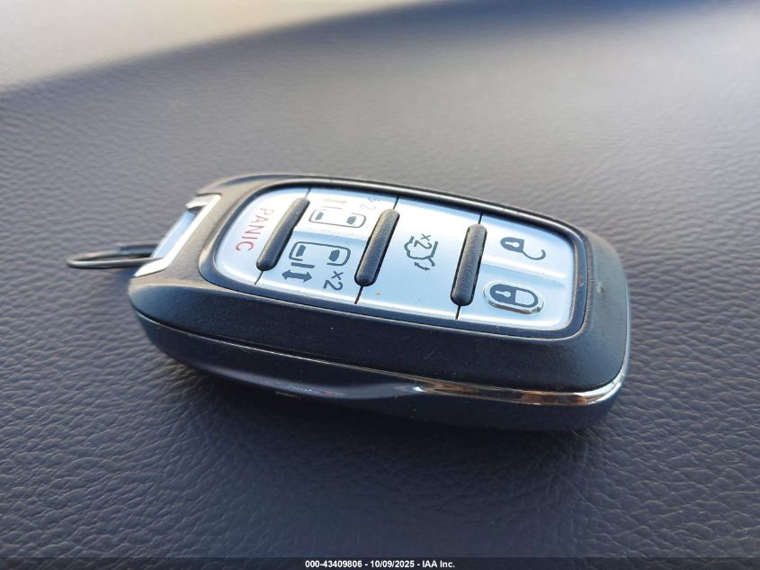 2017 Chrysler Pacifica Touring VIN: 2C4RC1DG2HR505972 Lot: 43409806