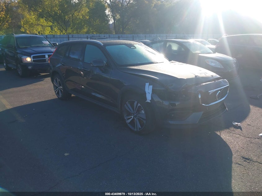 YV4L12WK6S2149516 2025 Volvo V60 Cross Country B5 Plus auction photo 1