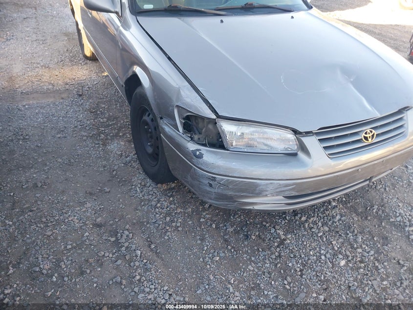 1998 Toyota Camry Le VIN: 4T1BG22K1WU318608 Lot: 43409994