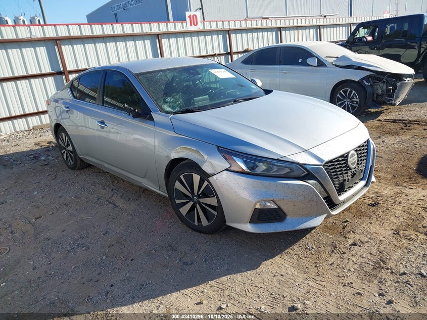 NISSAN ALTIMA SV FWD