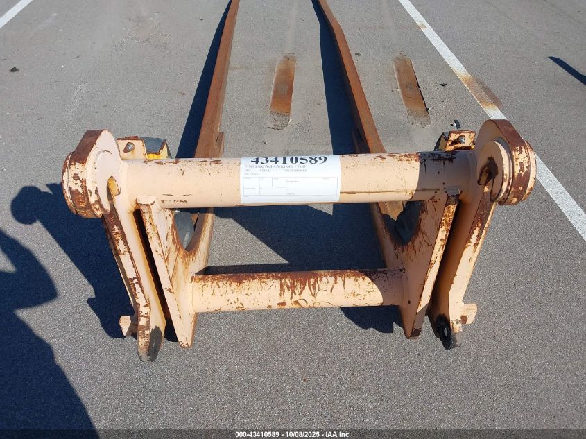 2015 Volvo L90G Sasforks VIN: 4493136 Lot: 43410589