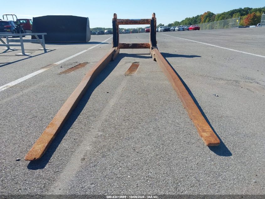 2015 Volvo L90G Sasforks VIN: 4493136 Lot: 43410589