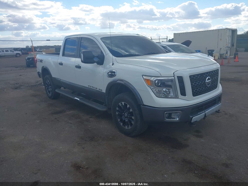 NISSAN TITAN PRO-4X DIESEL