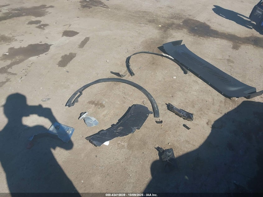 2026 Tesla Model Y Long Range Dual Motor All-Wheel Drive VIN: 7SAYGDED7TF376432 Lot: 43410839