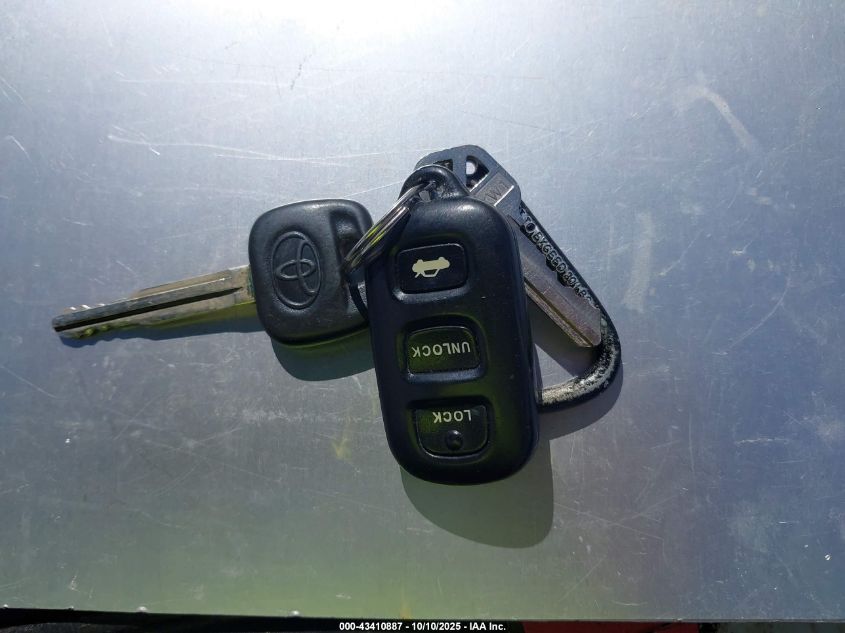 2003 Toyota Camry Le VIN: 4T1BE32K33U738894 Lot: 43410887