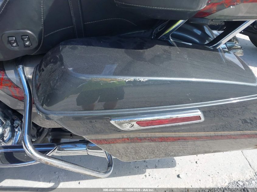 2016 Harley-Davidson Flhtkse Cvo Limited VIN: 1HD1TEN12GB963697 Lot: 43411060