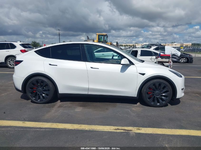 2022 Tesla Model Y Performance Dual Motor All-Wheel Drive VIN: 7SAYGDEF8NF569418 Lot: 43411068