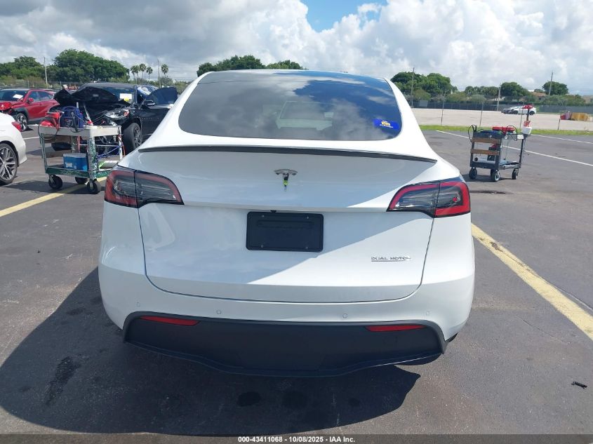 2022 Tesla Model Y Performance Dual Motor All-Wheel Drive VIN: 7SAYGDEF8NF569418 Lot: 43411068
