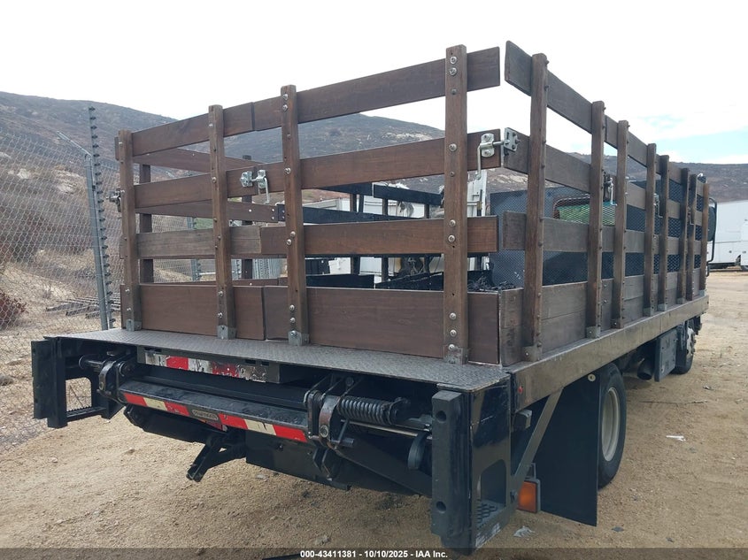 JALC4W16XN7015075 2022 ISUZU NPR photo no. 4