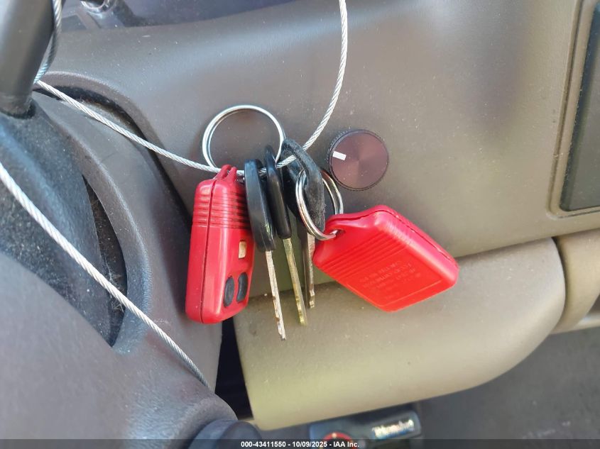 2000 Ford F-250 Lariat/Xl/Xlt VIN: 1FTNW21F7YEC70568 Lot: 43411550