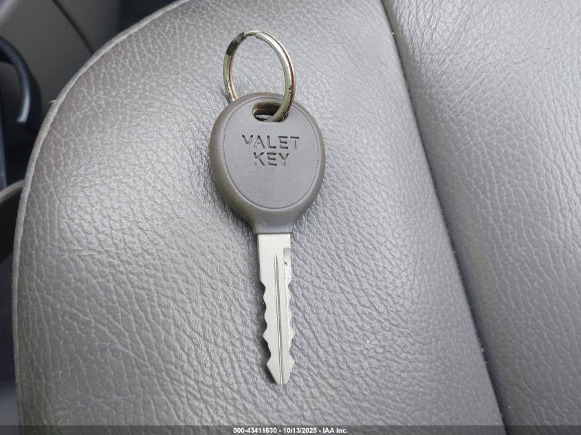 2001 Chrysler Town & Country Limited VIN: 2C8GP64L21R343383 Lot: 43411630