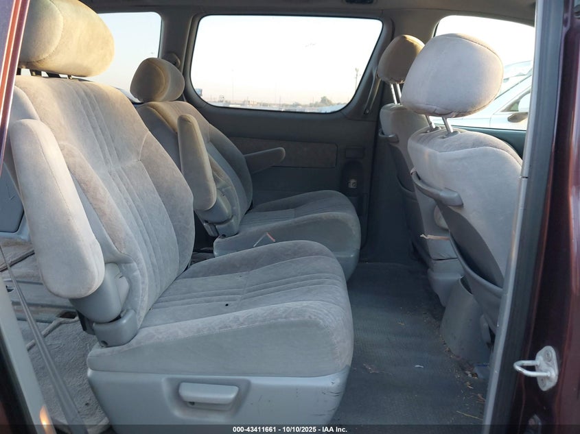 1999 Toyota Sienna Le VIN: 4T3ZF13C9XU135548 Lot: 43411661