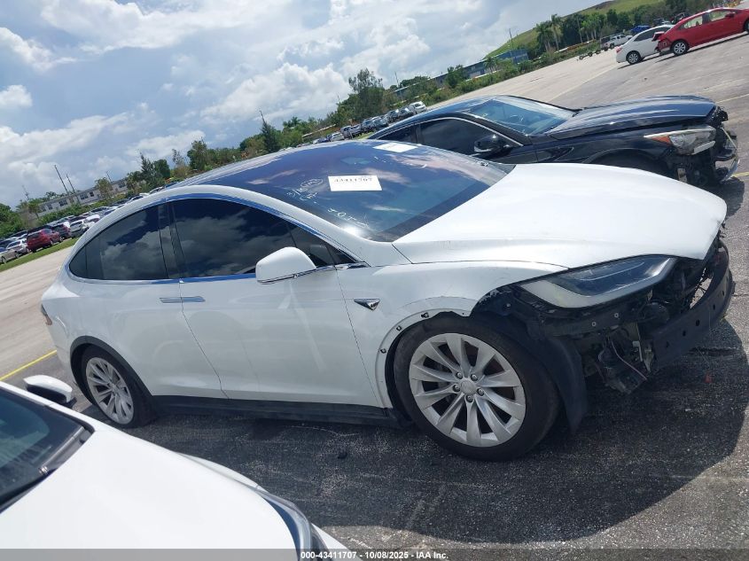 2018 Tesla Model X 100D/75D/P100D VIN: 5YJXCBE23JF114041 Lot: 43411707