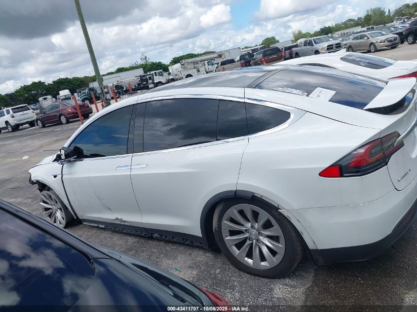2018 Tesla Model X 100D/75D/P100D VIN: 5YJXCBE23JF114041 Lot: 43411707