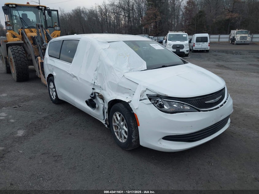 Vin: 2c4rc1dg8hr720174, lot: 43906632, chrysler pacifica touring 2017 img_1