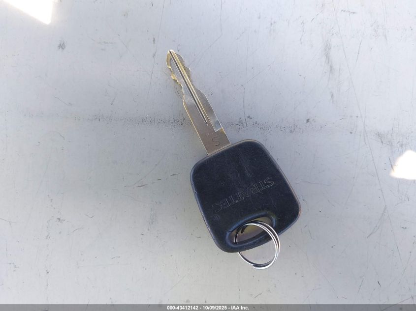 2000 Ford Expedition Xlt VIN: 1FMRU15L1YLC20127 Lot: 43412142