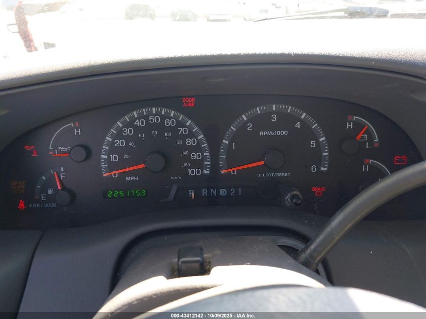 2000 Ford Expedition Xlt VIN: 1FMRU15L1YLC20127 Lot: 43412142