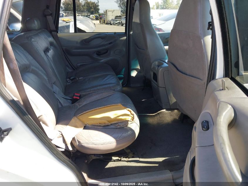 2000 Ford Expedition Xlt VIN: 1FMRU15L1YLC20127 Lot: 43412142