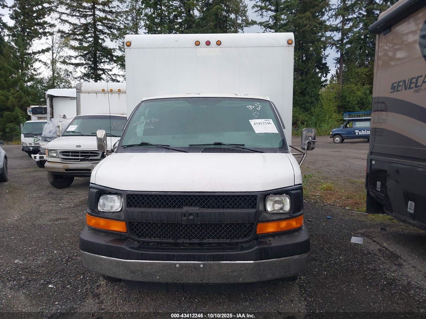 2005 Chevrolet Express Cutaway Base W/C7L/C7N VIN: 1GBJG31U151207411 Lot: 43412246