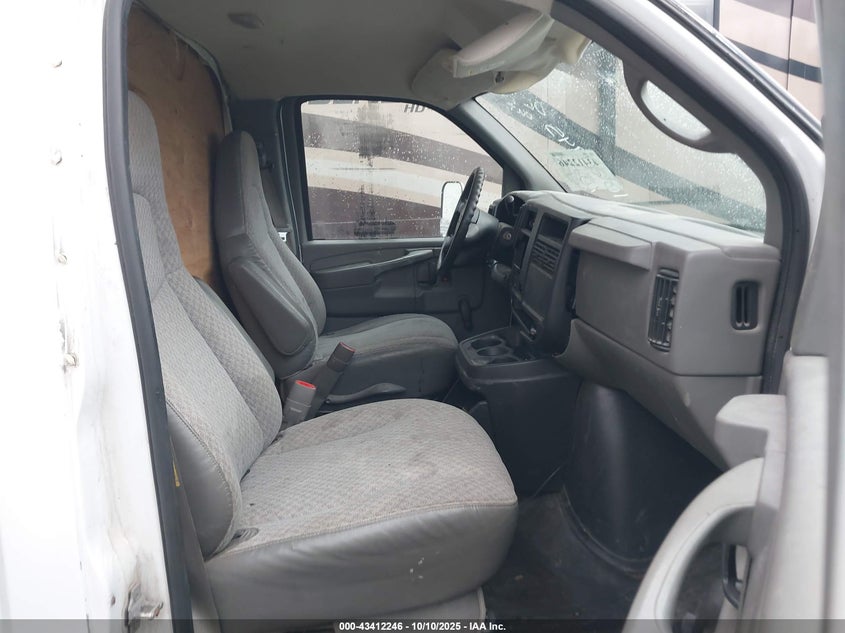 2005 Chevrolet Express Cutaway Base W/C7L/C7N VIN: 1GBJG31U151207411 Lot: 43412246