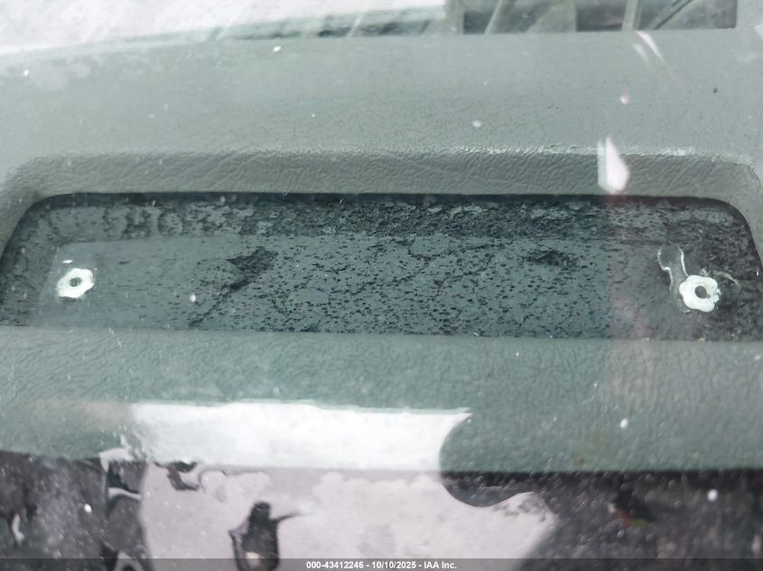 2005 Chevrolet Express Cutaway Base W/C7L/C7N VIN: 1GBJG31U151207411 Lot: 43412246