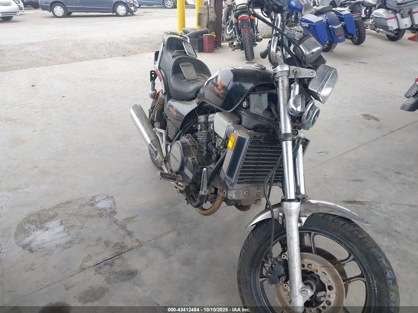 1HFSC1205FA204885 1985 Honda Vf1100 C auction photo 1